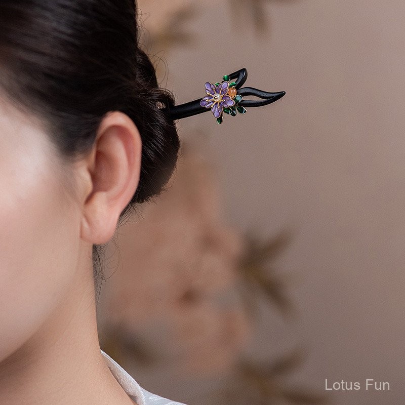 Kẹp Tóc Handmade Hoa Tím Gỗ Đàn Hương Cho Trang Phục Hanfu Sườn Xám - Phụ Kiện Thời Trang Cổ Điển