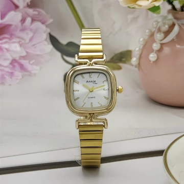 Đồng hồ vàng Đồng hồ nữ cổ điển Dây thép Phong cách tre Khối nhỏ Đường Retro Niche Đồng hồ nữ Đồng hồ thạch anh cao cấp