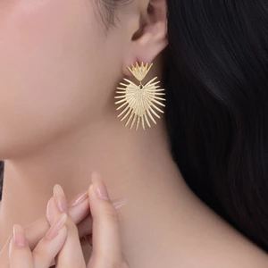 Hoa Tai nữ Celestia Muse thiết kế thiên nhiên mạ vàng cao cấp, phong cách cá tính, đi tiệc, đi chơi - DOJI