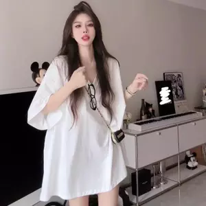 Áo thun cổ chữ V lười biếng cỡ trung cổ chữ V dáng rộng che bụng giấu đáy thịt Thiếu hơi béo mm phù hợp với La