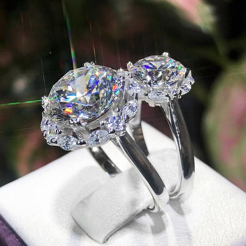 Women's Moissanite Ring by miaows.vn