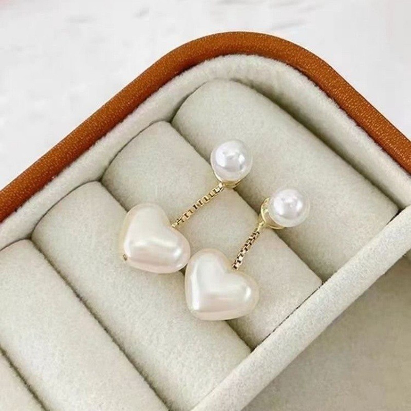 Bông tai ngọc trai hình trái tim, kiểu retro sang trọng, phù hợp với trang phục đơn giản