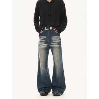 Quần jeans nam cạp cao, phù hợp với trang phục mùa thu