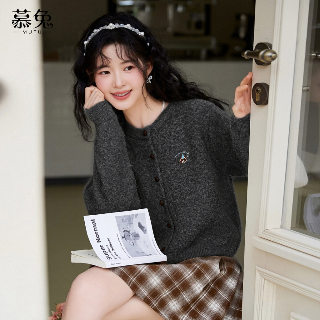 Mút Sweet Bear - Cardigan Len Mềm Mại Cho Mùa Đông 2025