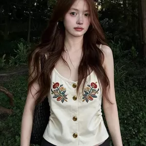 Mùa hè 2026 Thái Lan Nhẹ Nhàng Áo yếm thêu Slim-fit Slimer Nhìn đẹp hơn Niche có thể mặc bên trong bên ngoài không tay Hot Girl Little
