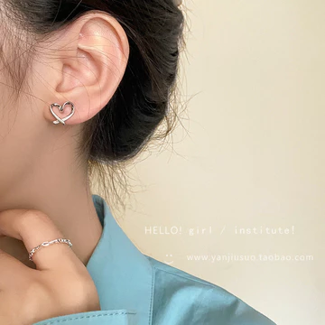 Hàng sẵn có Đi lại hàng ngày Kẹp tai trái tim tình yêu phù hợp cho nữ Không xỏ tai có thể mặc khi ngủ Không cần nhặt bông tai Tính khí trái tim đào