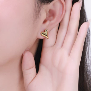 Hoa Tai nữ hình trái tim mạ vàng cao cấp, thiết kế hiện đại - DOJI