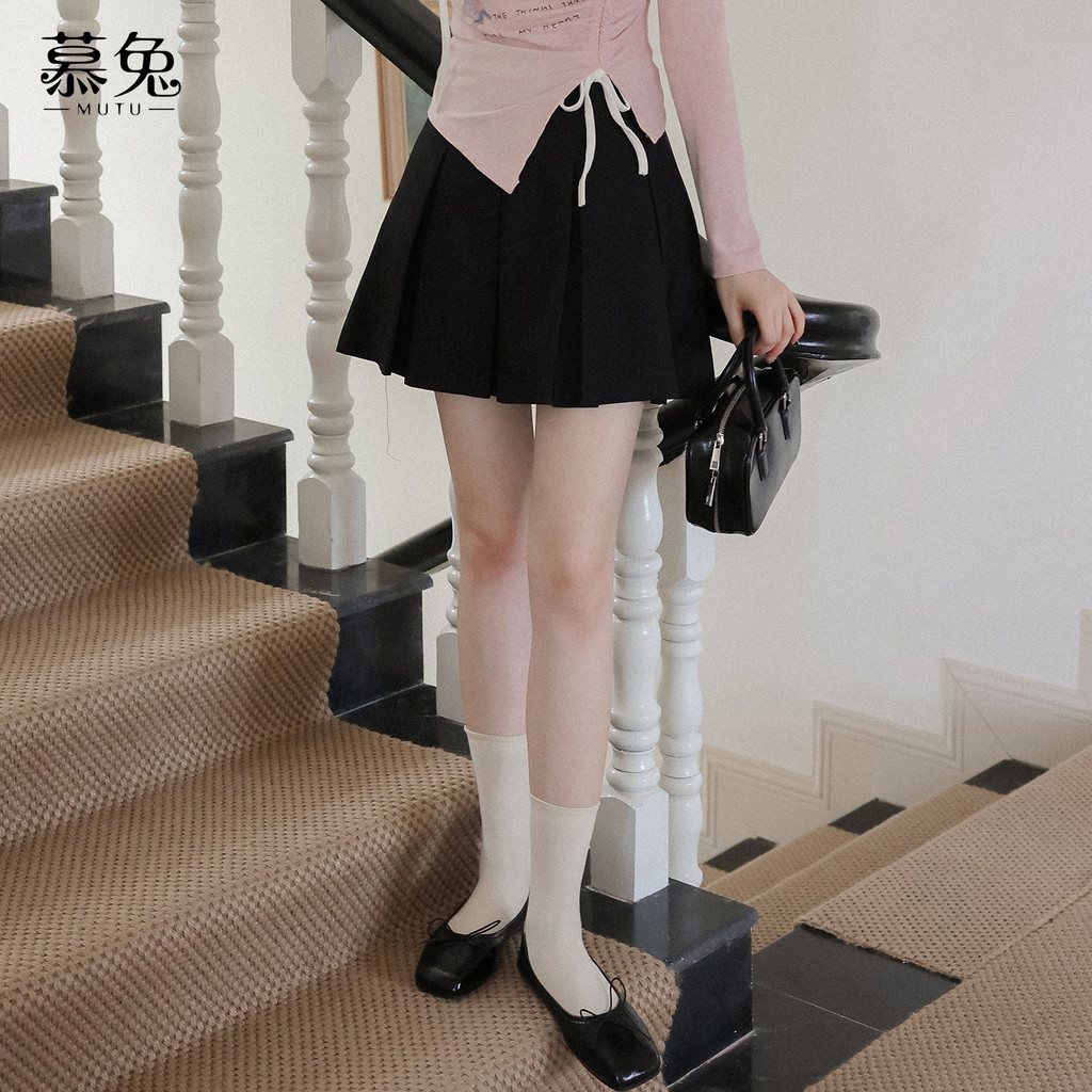 Mutu Preppy Váy Xếp Ly Phong Cách Mới cho Mùa Xuân 2026, Màu Đen Cao Cấp, Kiểu Chữ A Ôm Body