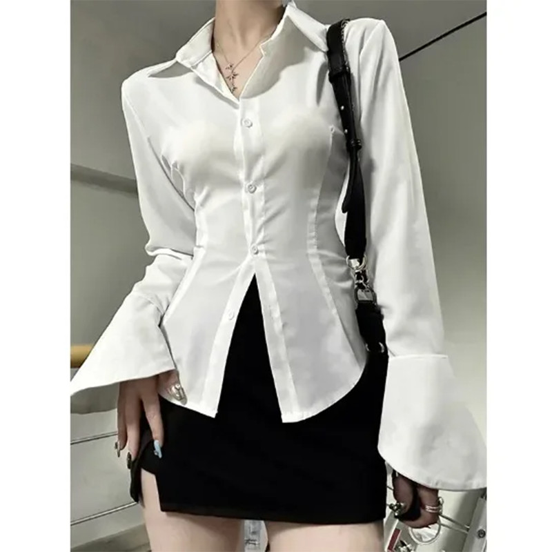 Áo corset trắng tay dài thiết kế Gothic, phù hợp phong cách thời trang vintage và gợi cảm