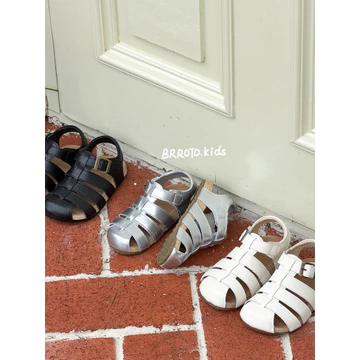 Giày Sandal Trẻ Em Mùa Hè 2026 Phong Cách Mới Giày Sandal Nam Ngón Chân Đế Mềm Nhẹ Giày Sandal La Mã Bé Gái