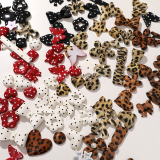 Phụ kiện acrylic DIY thời trang mới với họa tiết da báo, polkadot và nơ trái tim độc đáo