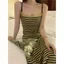 Mùa hè 2026 Váy đeo chéo một vai sọc xanh đẹp lưng dài vừa vặn Slim-fit Look Casual Hip