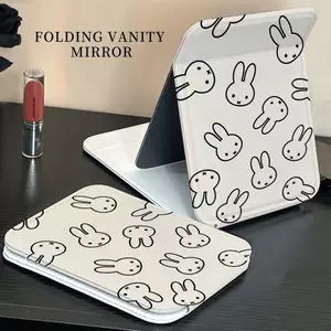 Gương gập gọn Miffy nét vẽ đơn giản phủ toàn bộ nền be thanh lịch trang điểm