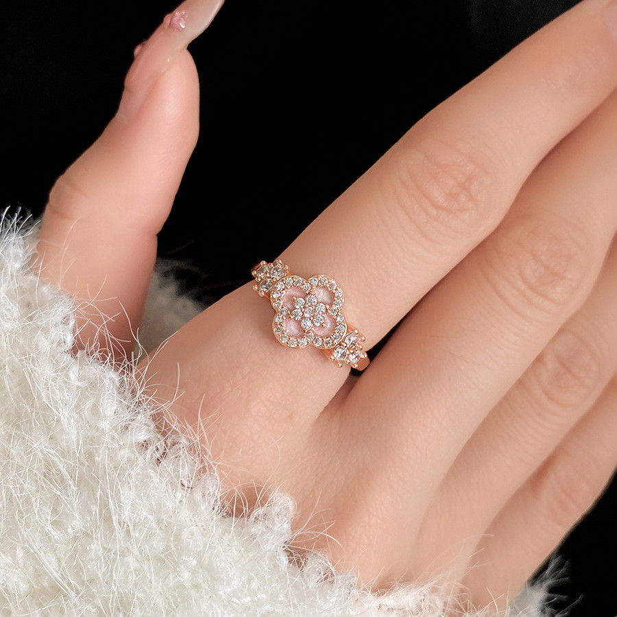 Nhẫn zirconia hoa mở điều chỉnh thiết kế xếp chồng tối giản, phù hợp làm món quà trang sức cho nữ.