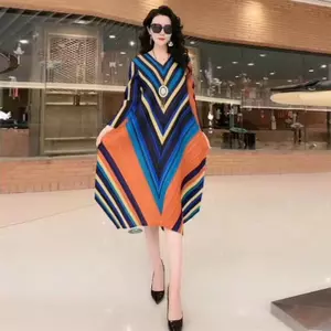 Giải phóng mặt bằng mùa thu Váy dài in hình tên lớn dáng rộng Kích thước lớn che xác thịt thon gọn hơn Váy nữ tính khí đi lại Váy trên đầu gối nữ