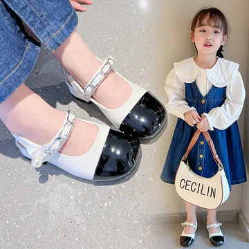 | sandals for boys | sandals for women ✸Phiên Bản Hàn Quốc Giày Sandal Bé Gái 2026 Phong Cách Mới Xuân Thu Baotou Màu Sắc Tương Phản Đế Mềm Thoải Mái Bé Gái Ngọc Trai Giày Công Chúa Hợp Thời Trang♗