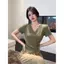 Mùa hè 2026 Phong cách Hàn Quốc cổ chữ V Vai trước Áo thun ngắn tay che bụng Ẩn thịt ngắn Slim-Fit Slimmer Look Gent