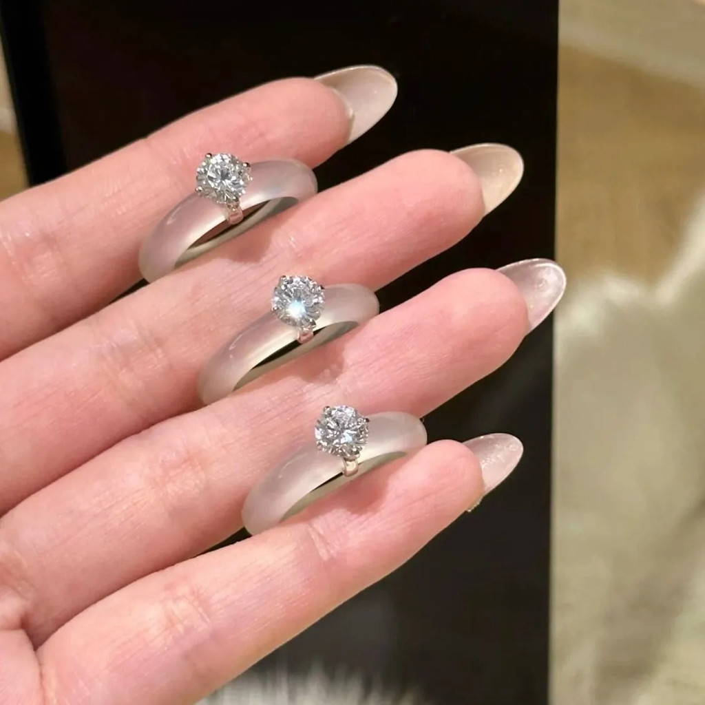 Nhẫn nữ kim cương tròn tròn trong suốt phong cách Trung Quốc