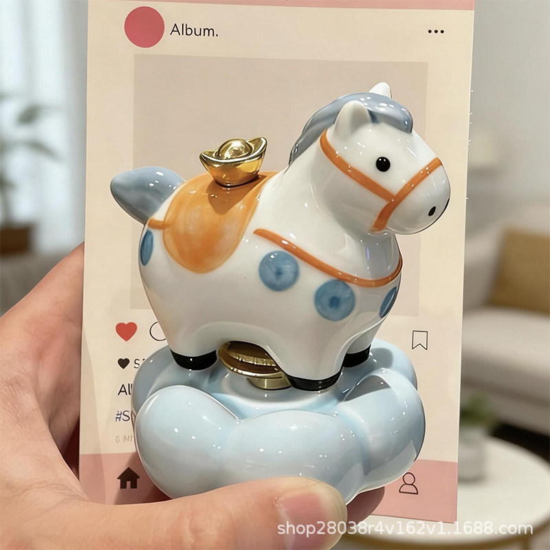 Gốm Zhuanzhuan Pony Xoay Ngựa Giàu Đồ Trang Trí Nhỏ Người Ảnh Hưởng Trang Trí Máy Tính Để Bàn Hor
