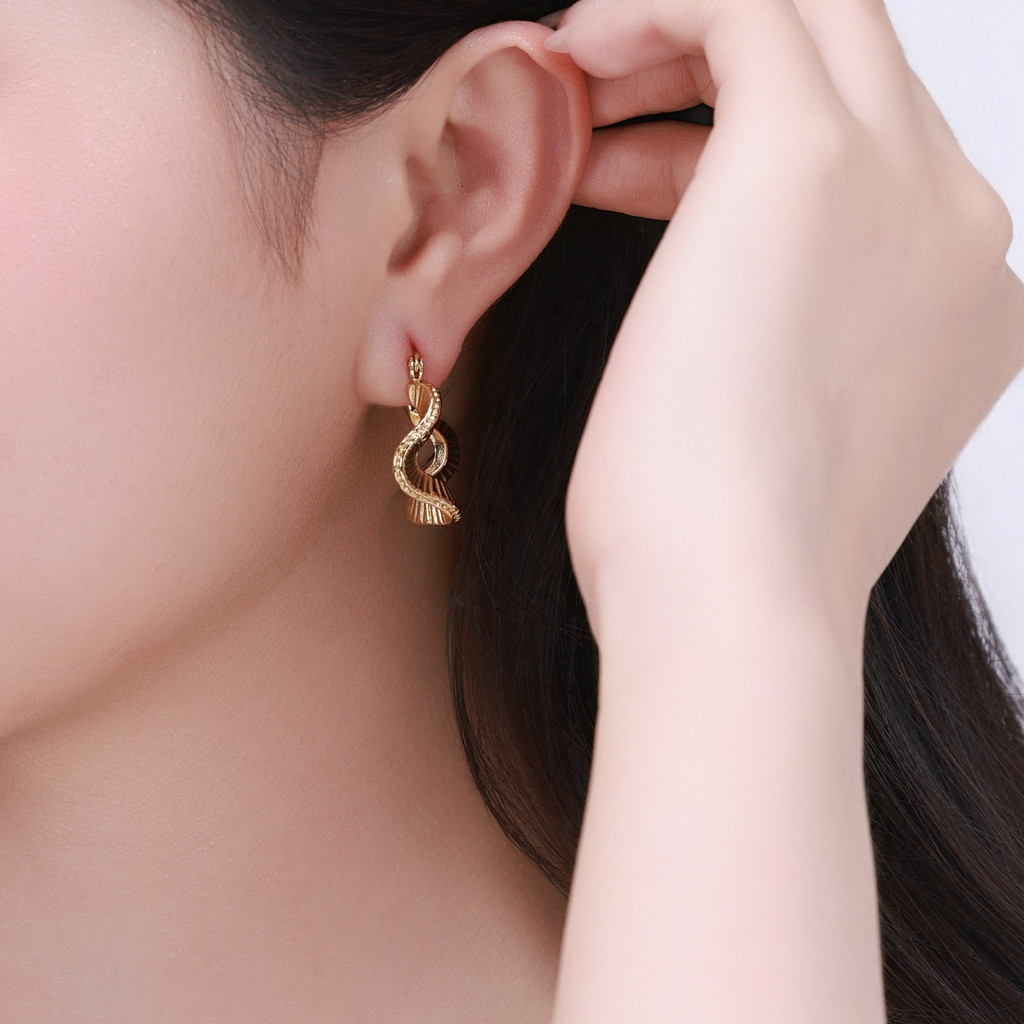 Hoa Tai nữ Lượn Sóng Eternal Flow mạ vàng cao cấp, thiết kế hiện đại, họa tiết cá tính - DOJI