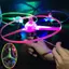 DARON LED Bay UFO Trò Chơi Ngoài Trời Tay Cầm Nhấp Nháy Đồ Chơi Ngoài Trời Đồ Chơi Cho Trẻ Em Chiếu Sáng Vui Nhộn Dây Đèn Bay Kéo Dây Bay UFO