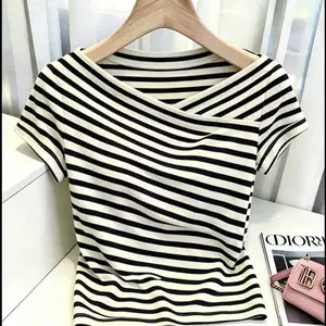 Áo thun ngắn tay cổ chữ V sọc kiểu Pháp mùa hè 2026 Niche Slim-fit Slimer Look Commuter Holiday Gentle Basic Top