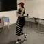 Mùa hè 2026 Pháp Bellflower Đen Trắng Sọc Dệt Kim Sling Dress Eo hẹp Mỏng Hơn Nhìn Niche Tính Khí Kỳ Nghỉ Váy Dài Nữ