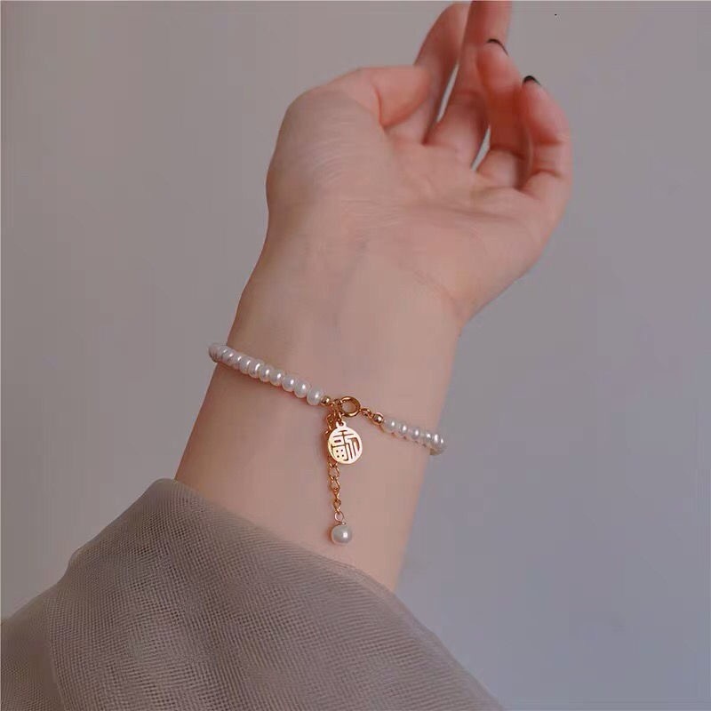 Vòng tay ngọc trai 8mmcharm vàng tone, phù hợp doanh nhân và hàng ngày