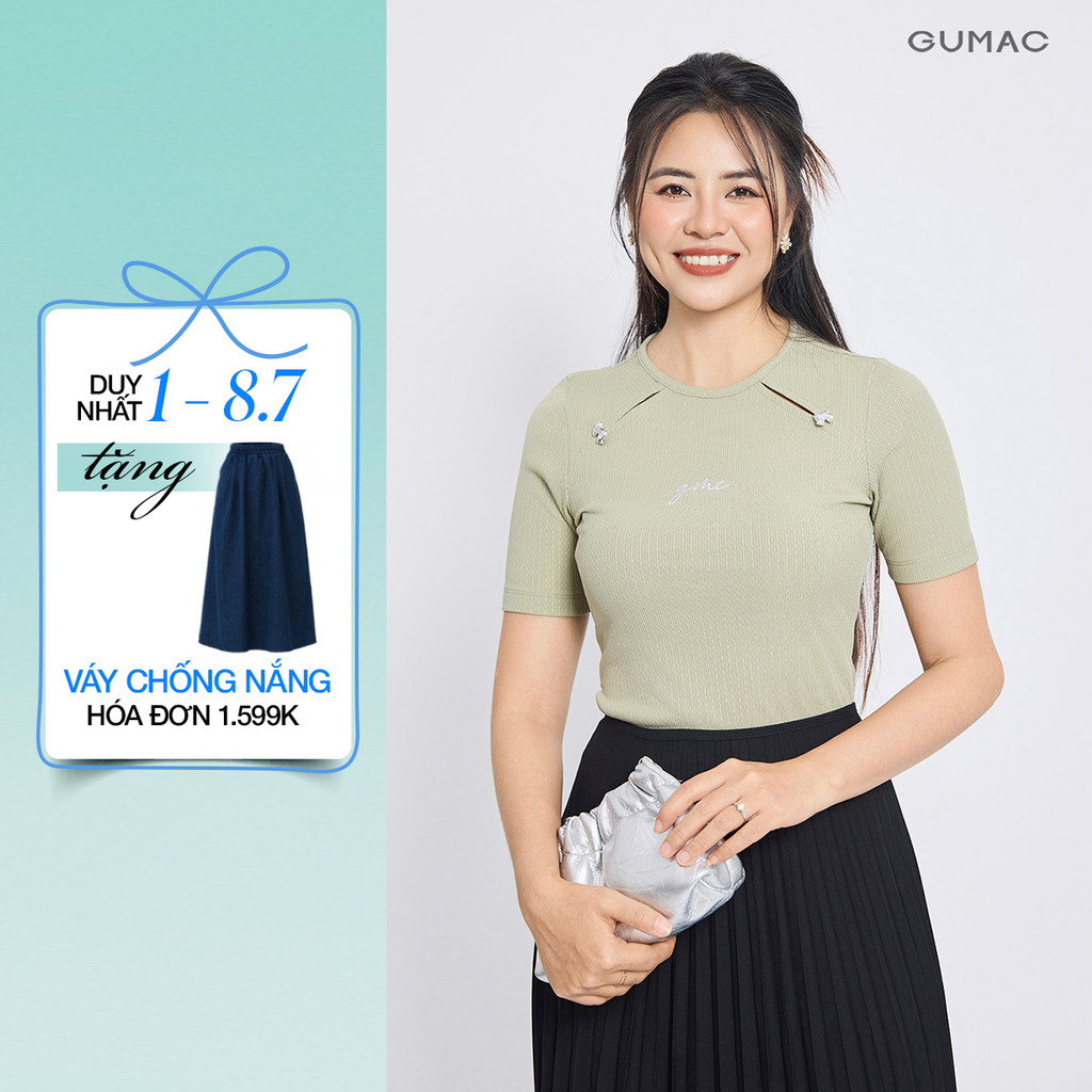 [SALE] Áo thun nữ GUMAC form ôm xẻ kiểu đính nơ thêu chữ vải mịn mát tôn dáng  LATE1112