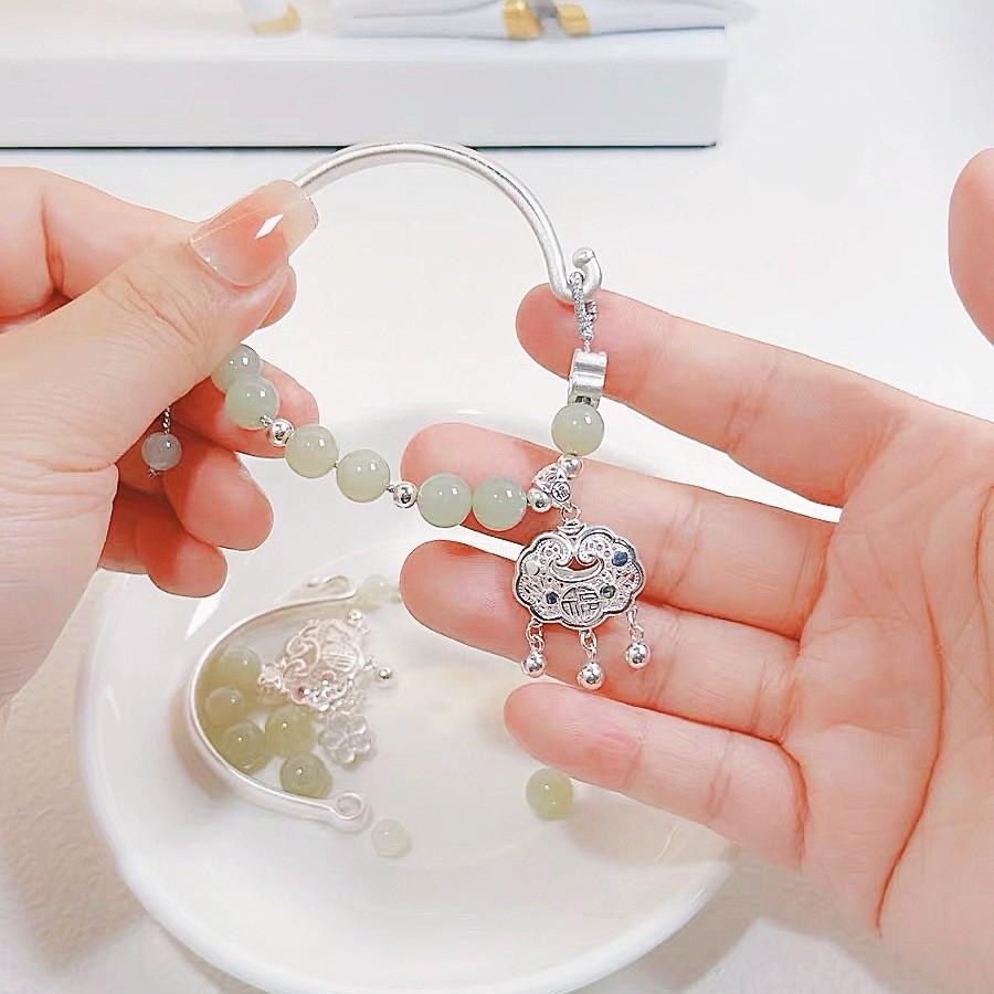 Vòng tay ngọc bích Hetian tinh tế và thời trang dành cho nữ