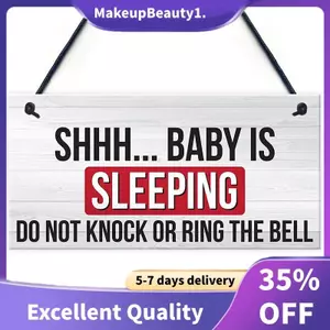 Shh.. Bé đang ngủ đừng làm phiền mẫu giáo treo biển hiệu cửa cho bé