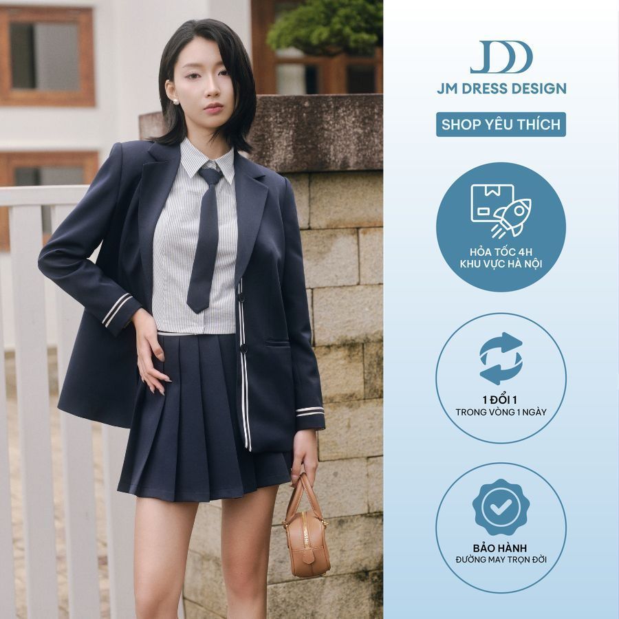 Set Áo Blazer Dáng Suông Ve K Thêu Ngực 5B06.2508K. Chân Váy Xếp Ly Đè Dây Cạp 4S25.2508W. Set Đồ Preppy Học Đường JM