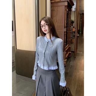 Áo sơ mi và cardigan kèm váy xếp ly nữ, chất liệu nhẹ, phong cách trưởng thành và Hàn Quốc, sang trọng cho đầu thu 2025