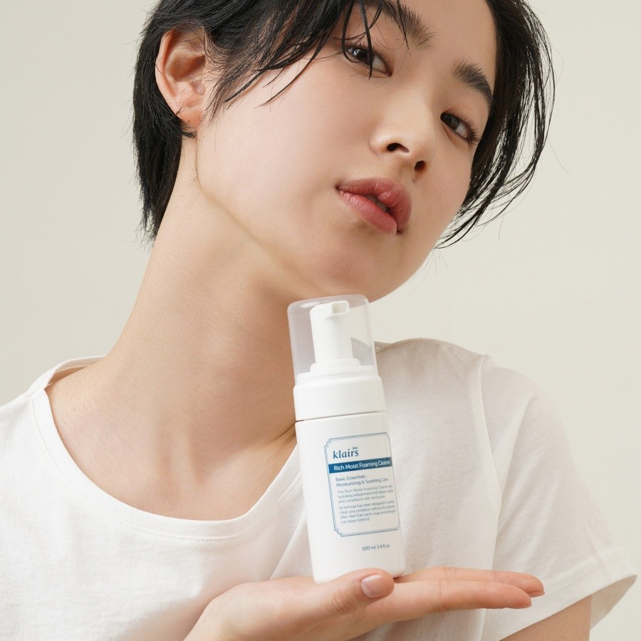 Sữa rửa mặt Dear, Klairs Rich Moist Foaming Cleanser duy trì độ ẩm cho làn da 100ml [FS]