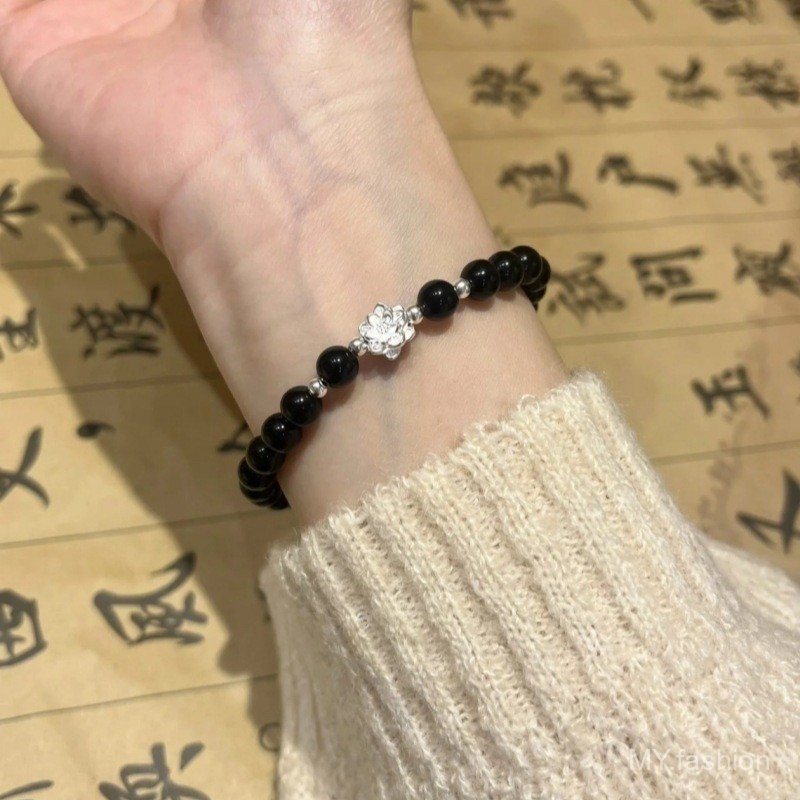 Mới vòng tay kim cương đen đính hạt, thiết kế sang trọng và đơn giản