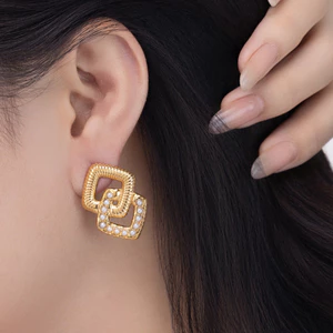 Hoa Tai nữ Nerissa thiết kế họa tiết khác mạ vàng cao cấp, phù hợp đi làm đi tiệc đi chơi - DOJI