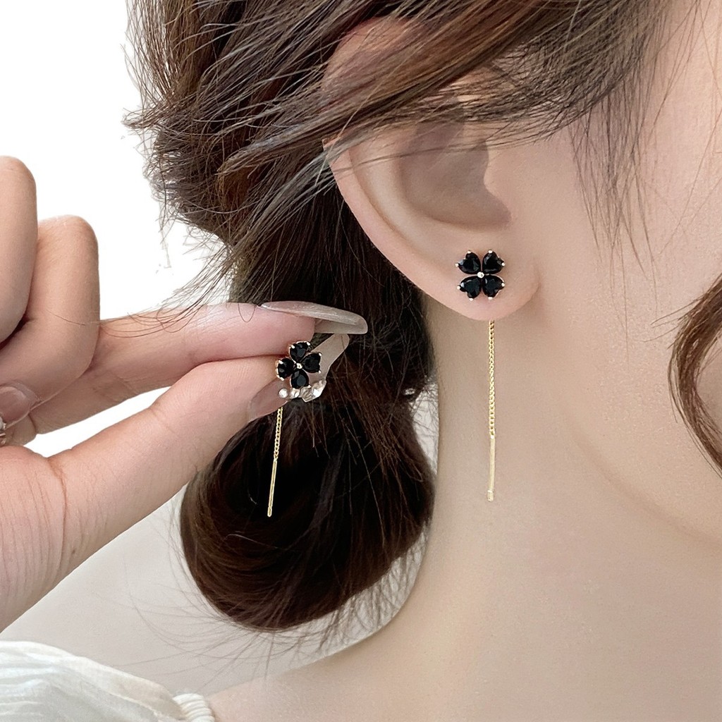 Bông tai sang trọng nhẹ cỏ bốn lá màu đen