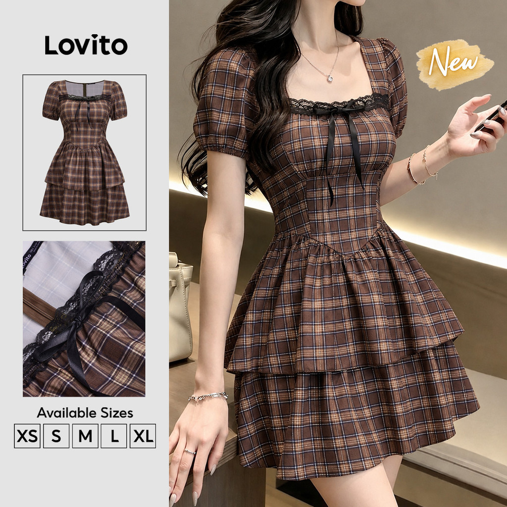 (New Arrival) Lovito Đầm nữ màu nâu dáng chữ a ngắn cổ bèo nhún thiết kế xếp tầng họa tiết kẻ Caro Phong cách thường ngày mùa xuân hè và cuối tuần DRK10P1D1165