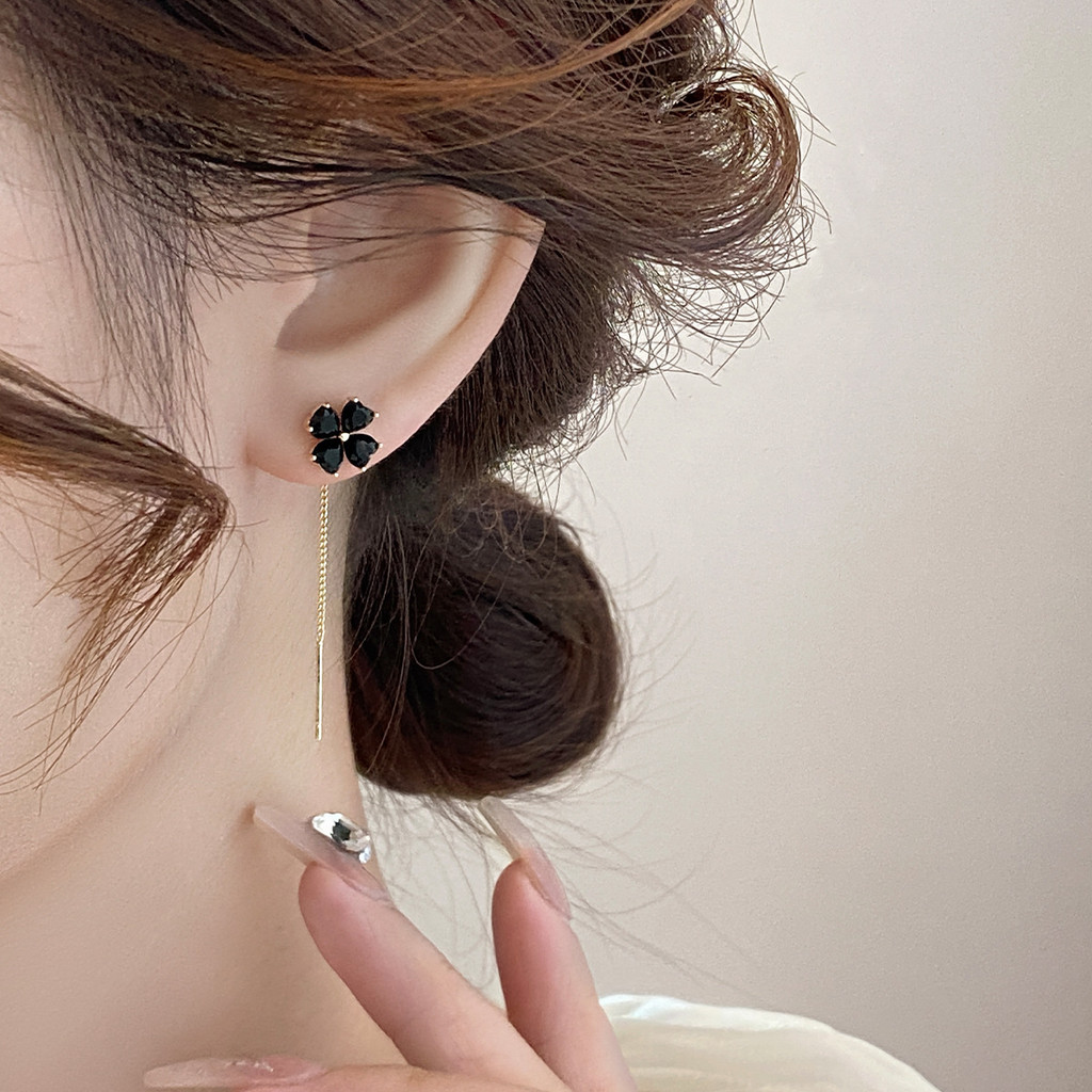 Bông tai sang trọng nhẹ cỏ bốn lá màu đen