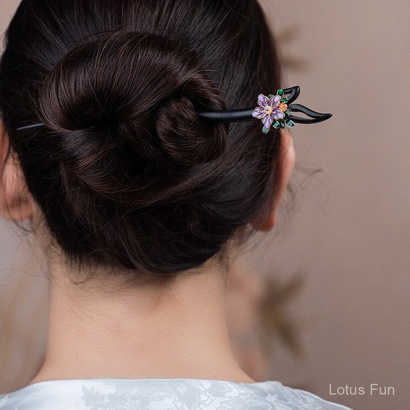 Kẹp Tóc Handmade Hoa Tím Gỗ Đàn Hương Cho Trang Phục Hanfu Sườn Xám - Phụ Kiện Thời Trang Cổ Điển