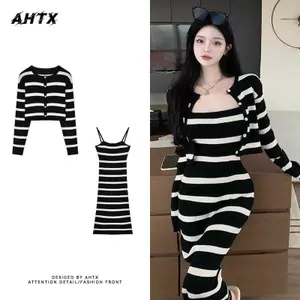 Bộ đồ hai mảnh sọc mùa xuân thu 2026 Bộ đồ một vai Ống Top Dress Phù hợp với áo len Cardigan mỏng Tính khí mỏng hơn Bộ đồ dài vừa phải dành cho nữ