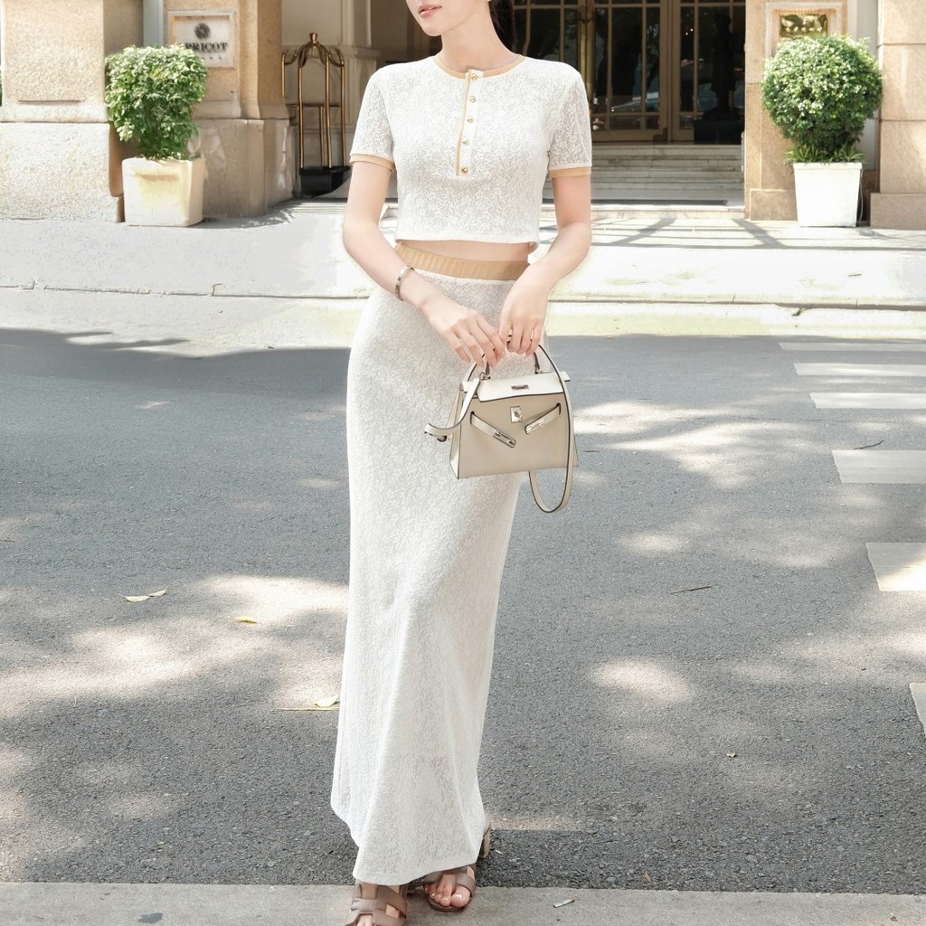 Set áo croptop KHIẾT viền nâu khuy vàng phối chân váy ren thun suông dài thanh lịch KS391