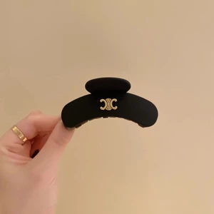Kẹp Cá Mập Acrylic Mờ Ngọc Trai Màu Đen Hợp Thời Trang