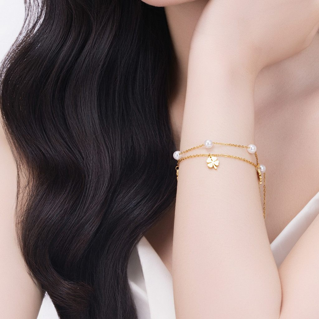 (Hỏa Tốc) Vòng Tay DOJI Lắc Tay Nữ Họa Tiết Cỏ 4 Lá Mạ Vàng Cao Cấp, Phong Cách Thanh Lịch