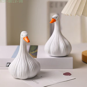 {WELV}Resin Duck Figurine with Garlic Detail Cartoon Desk Ornament White 11.5 x 7.8 cm