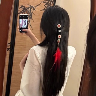 Kẹp Tóc Lông Vũ Phong Cách Dân Tộc Cổ Điển Từ Vân Nam - Màu Đỏ Tinh Tế