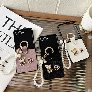 Ốp Lưng Vòng Tay Ngọc Trai Họa Tiết Cá Sấu Cho Samsung Galaxy Z Flip 7 Flip 7FE Z Flip 6 Z Flip 5 Z Flip 4 Z Flip 3 Sang Trọng Gấu Kim Cương Nhẫn Khóa