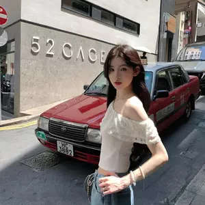 Mùa hè 2026 Phong cách mới mặc bên ngoài Áo sơ mi nhỏ Thiết kế Sense Niche Hot Girl Pure Desire Style Xù trắng đeo chéo nữ