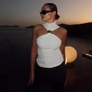 Mùa Hè Châu Âu Mỹ Màu Trơn Nửa Cổ Cao Không Tay Áo Vest Thiết Kế Niche Slim-fit Ôm Hơn Nhìn Cô Gái Nóng bỏng Có Thể Mặc Bên Trong Bên Ngoài Áo Ngắn Nữ