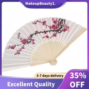 1 chiếc Quạt gấp lụa tinh tế